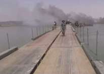 القوات الروسية تقيم جسرا عسكريا فوق نهر الفرات