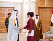 السفيرة الرمحي تقدّم أوراق اعتمادها إلى رئيس دولة الإمارات