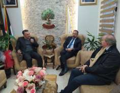 رئيس اتحاد الهيئات المحلية يجتمع مع القنصل العام لإيطاليا في القدس
