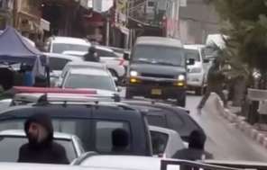 القبض على عصابة تنكرت بزي الاحتلال ونفذت سطوًا مسلحًا في الظاهرية على محل ذهب