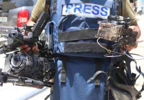 الإعلامي الحكومي يدين الانتهاكات الصارخة التي يرتكبها جيش الاحتلال بحق الطواقم الصحفية