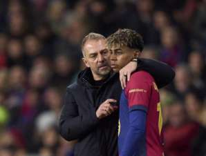 بسبب لامين يامال.. مدرب برشلونة يوجه انتقادات لاذعة لمنتخب إسبانيا