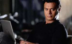 الفنان عباس أبو الحسن يشعل الجدل: الإنجاب &quot;خطيئة كبرى&quot;