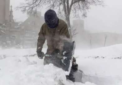 عاصفة ثلجية كبرى تضرب الولايات المتحدة وتتسبب بإلغاء أكثر من 8300 رحلة جوية