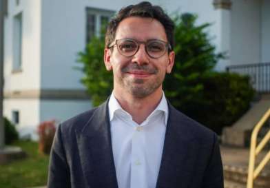 مرشح جمهوري يهاجم حائط البراق ويتعهد بقطع العلاقات الاقتصادية مع إسرائيل