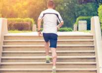 دراسة: صعود السلالم بانتظام يقلّل خطر الإصابة بأمراض القلب