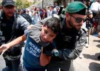 مركز فلسطين: عشرات الآلاف من الأطفال الأسرى وقعوا ضحايا لجرائم الاحتلال