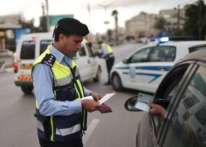 الشرطة تضبط مركبة غير قانونية وبداخلها ما يقارب نصف طن معسل مهرب غرب الخليل