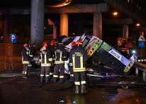 إيطاليا: مصرع 20 شخصاً بسقوط حافلة من على جسر بمدنية البندقيّة