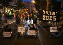 عائلات الأسرى الإسرائيليين لفريق التفاوض: لا تعودوا من جلسة الخميس إلا بإبرام صفقة