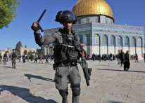 الاحتلال يواصل قمعه في القدس ويغلق المقدسات ويُصعّد القيود والحصار
