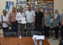 توقيع اتفاقية مشروع إعادة تأهيل وصيانة شبكة الطرق في مخيم عقبة جبر