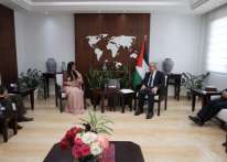 اشتية يستقبل سفيرة الهند الجديدة لدى دولة فلسطين