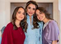 كيف هنأت الملكة رانيا تهنئ ابنتيها سلمى وإيمان بعيد ميلادهما؟