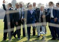 الرئيس عباس يسجل ركلة جزاء مع فريق (بالستينو)