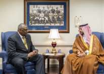 نائب وزير الدفاع السعودي يلتقي وزير الدفاع الأمريكي