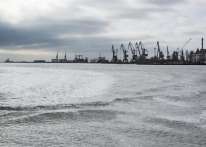 الدفاع الروسي: فتح ممرين إنسانيين من ميناء ماريوبول على مدار الساعة