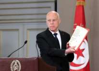 هيئة الانتخابات في تونس تعلن عن قبول مشروع الدستور الجديد
