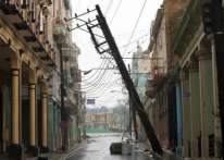 إعصار &#34;أيان&#34; يقطع الكهرباء عن دولة ويغرقها بالظلام