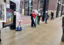 متضامنين هولنديين ينددون بالممارسات الوحشية لجيش الاحتلال الاسرائيلي ضد الشعب الفلسطيني