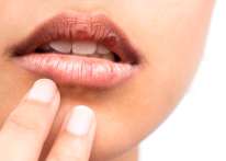 سبع علامات في فمك تدل على أمرا مقلقا يحدث لصحتك الجسدية