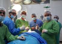 غزة: طاقم جراحة الأوعية الدموية يُجري عدة عمليات جراحية معقدة في مستشفيات القطاع