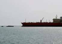 الحوثيون يستهدفون سفينة تجارية قرب الحديدة