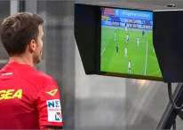 تغييرات مرتقبة في قوانين كرة القدم تمنح صلاحيات جديدة لـ(VAR)
