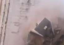 بالفيديو..لحظة مرعبة لانهيار برج في مكة المكرمة