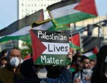 وقفة احتجاجية وشجب لاغتيال أبو عاقلة أمام السفارة الإسرائيلية في برلين