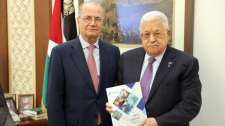 الرئيس عباس يتسلم التقرير السنوي لصندوق الاستثمار الفلسطيني 2022