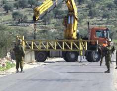الاحتلال ينصب بوابة حديدية على مدخل حوسان غرب بيت لحم