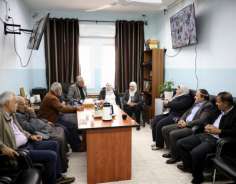 المحافظ أبو بكر واللواء الفارس يسلمان مكرمة رئاسية لجمعية دار الكوثر لرعاية المسنين بعنبتا