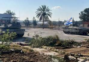 إعلام إسرائيلي: السماح بمغادرة الفلسطينيين من غزة عبر معبر كرم أبو سالم