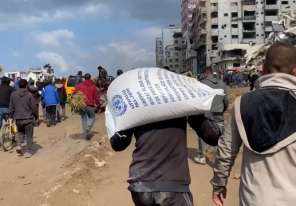 (أونروا) تعلن نفاد إمداداتها من الطحين في قطاع غزة