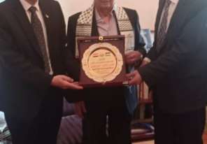 العليا للعشائر تكرم د. عمرو موسى لنضاله ودعمه الدؤوب للقضية الفلسطينية