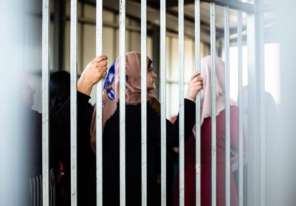 مركز فلسطين: 16 أسيرة مقدسية في سجون الاحتلال بينهن 6 جريحات