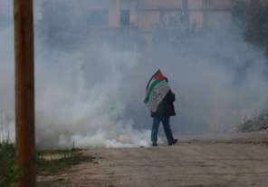 ثلاث إصابات برصاص الاحتلال والعشرات بالاختناق خلال قمع مسيرة كفر قدوم الأسبوعية