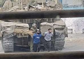 ضابط إسرائيلي: الجيش استخدم الفلسطينيين دروعا بشرية خلال الحرب في قطاع غزة