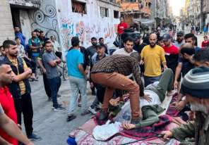 الإغاثة الطبية: عدد كبير من الجرحى بحي الزيتون والاحتلال يمنع دخول سيارات الإسعاف للمنطقة