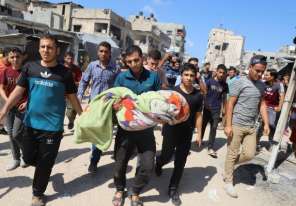 شهداء وإصابات بقصف الاحتلال منازل ومراكز إيواء للنازحين في أنحاء قطاع غزة