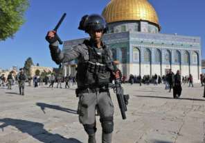 الاحتلال يواصل قمعه في القدس ويغلق المقدسات ويُصعّد القيود والحصار