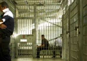 5 أسرى يدخلون أعوامًا جديدة في سجون الاحتلال