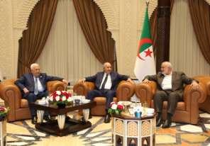 صور وفيديو:لقاء الرئيس عباس هنية يشهد غياب الحية رغم تواجده ضمن وفد حماس بالجزائر