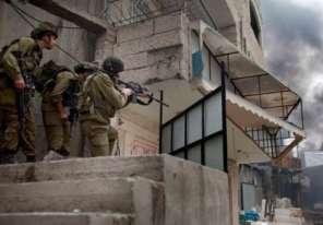 قوات الاحتلال تقتحم مخيم بلاطة وتصيب مواطنيْن بالرصاص الحي
