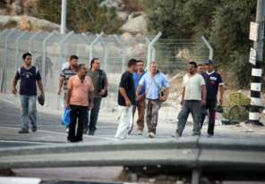 الاحتلال يعتقل 20 عاملًا من سكان جنين في حيفا