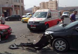 الهلال الأحمر: 10 إصابات في حادث سير شرق القدس