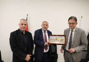 رئيس بلدية الخليل يلتقي القنصل الألماني لدى فلسطين