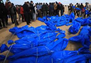 خانيونس: دفن جثامين 84 شهيداً عقب تسليمهم من قبل الاحتلال