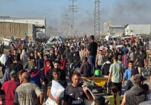 مصادر صحفية تكشف تفاصيل استشهاد 20 فلسطينياً خنقاً قرب المركز الأميركي لتوزيع المساعدات برفح